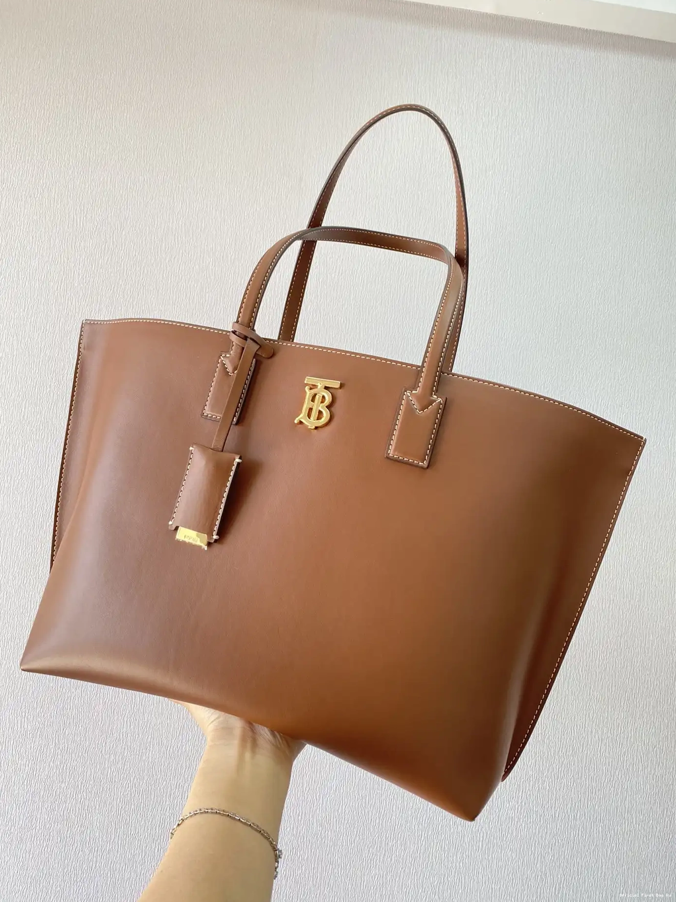 Official First Bag Ru Leather Tote Medium BURBERRY Motif Monogram 0506